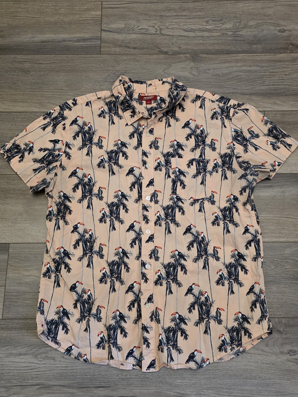 Arizona Jean Company Peach Short-Sleeve Button-Up with Navy Palm Print Size Larg